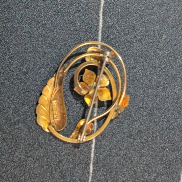 12K Gold-Filled Leaf Floral Brooch V20 With Red Rhinestone Center Vintage Piece - Picture 4 of 8